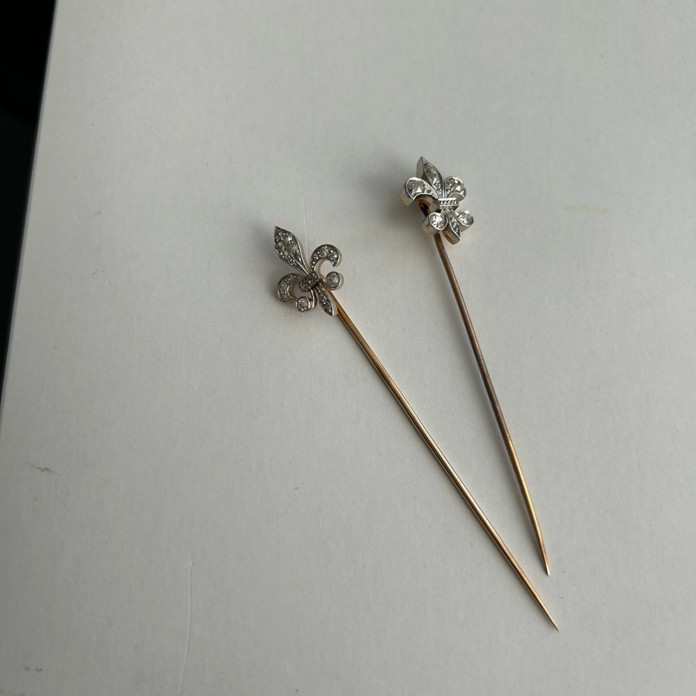 Elegant Gold and Silver Fleur-de-Lis Brooch Set